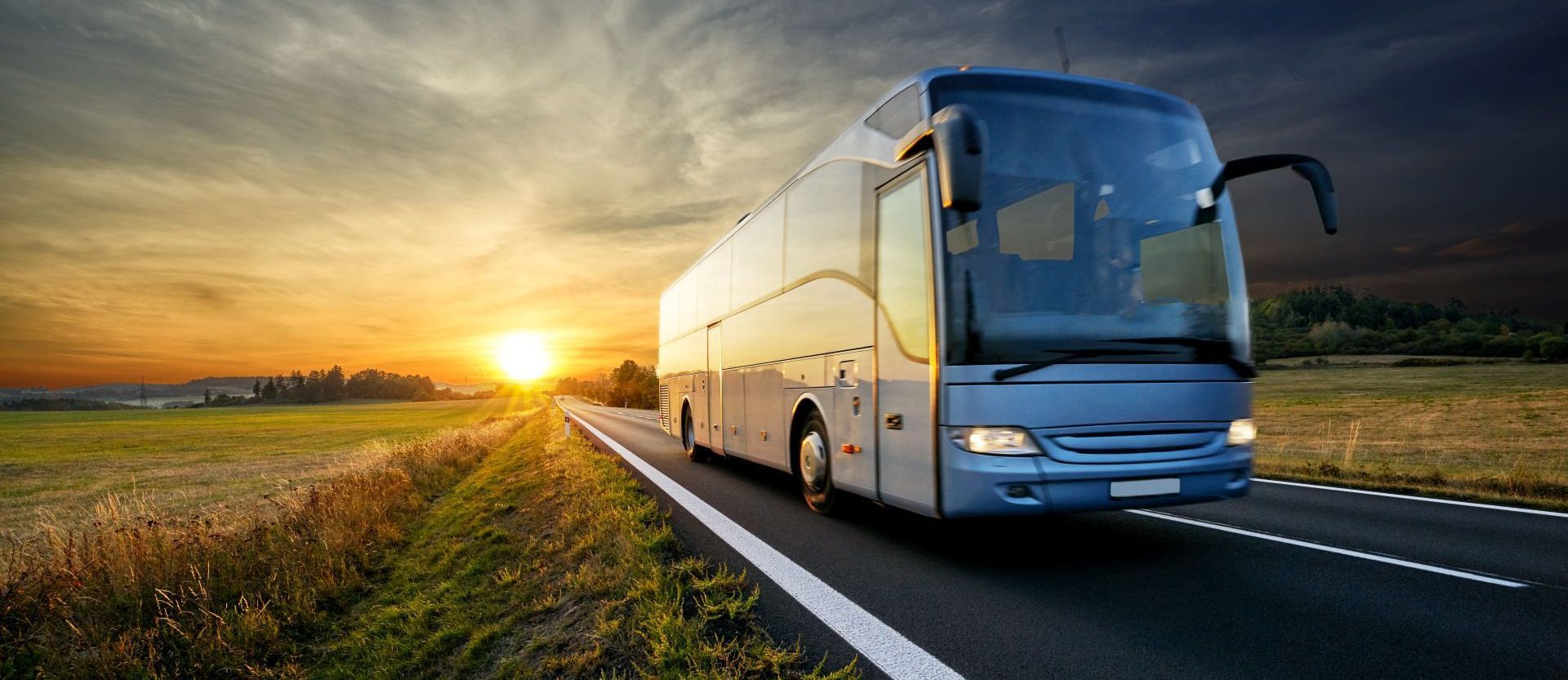 Zadbaj o komfort i bezpieczeństwo przejazdu. Wynajem autobusu. Postaw na profesjonalny przewóz osób.